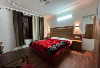 Hotel Premier Mall Road Manali has Smoking rooms