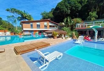 EcoHotel Vale do Sol has rooms with a private hot tub