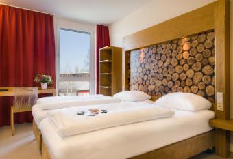 PLAZA INN Dachau - M  nchen allows 18 year olds to book a room