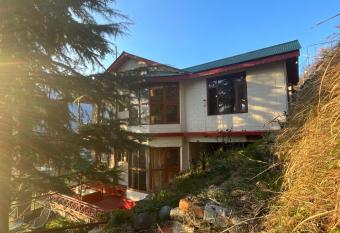 TSUKIMI Homestay, Naggar, Manali has Balcony rooms