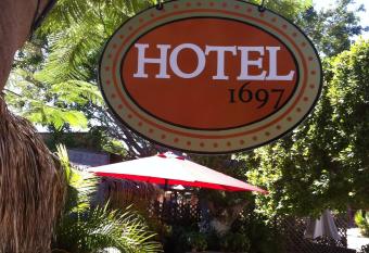 Hotel 1697 Loreto allows 18 year olds to book a room