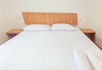 Hotel Buana Express Mitra RedDoorz allows 18 year olds to book a room