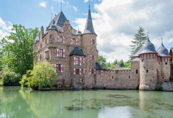 Burg Satzvey allows 18 year olds to book a room