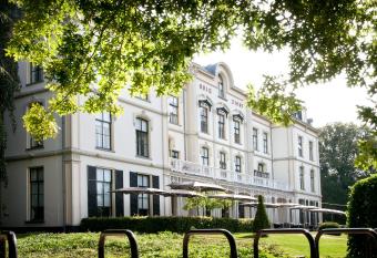 Hotel Villa Ruimzicht allows 18 year olds to book a room