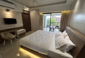 The Pearl Club Resort has Smoking rooms