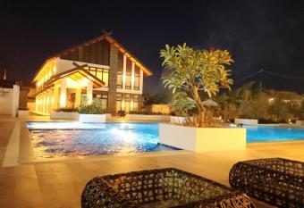 E&D Royal OceanCrest Mactan - 1BR Full Suite with Balcony and Rooftop with panoramic view near Airport has Balcony rooms