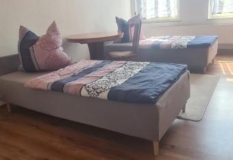 Monteurwohnungen allows 18 year olds to book a room