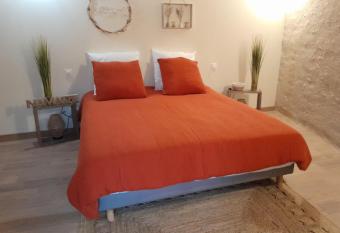 G  te Architecture dans le Perche has Balcony rooms