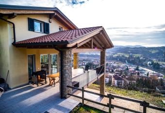 Monte Moro Gavi B&B has Balcony rooms