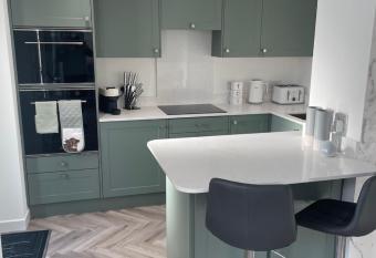 Savannah Lodge allows 18 year olds to book a room