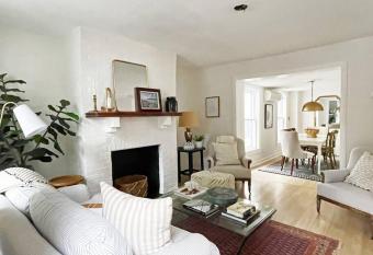 Beautiful historic 3 BR house in downtown Frederick has Balcony rooms