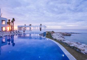 La Badira - Adult Only allows 18 year olds to book a room