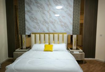                                           luxury and big 2BR has rooms with a private hot tub