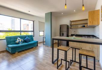 EXCLUSIVO LOFT. CAOBOS COLIVING&COWORKING. ZONA T has Balcony rooms