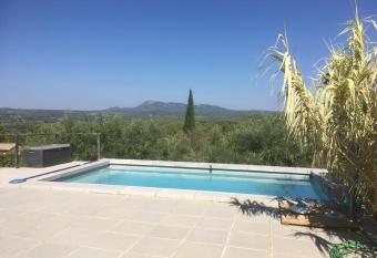 Chez Sylvain has Balcony rooms