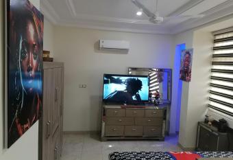 Blue Moon APARTMENT allows 18 year olds to book a room