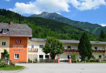 Gasthof Familie Gruber has Balcony rooms