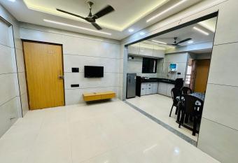 abhishek home has Balcony rooms