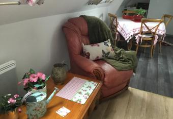 Appartement une chambre allows 18 year olds to book a room