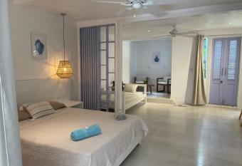 Cabinas Selvin y Blanca allows 18 year olds to book a room