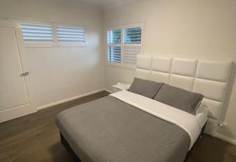 Modern room in Perth city !! has Balcony rooms