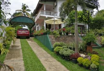 Samanala Garden Holiday Home has Balcony rooms
