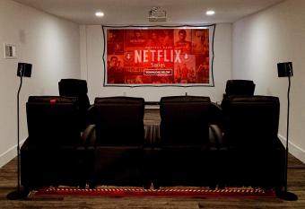 Newly Renovated Quiet Getaway has Balcony rooms