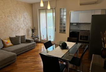 LA CASA DI AMBRA has Balcony rooms