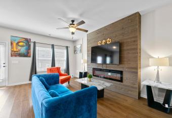 Elysian Meadow Retreat has rooms with a private hot tub