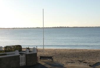 Face    la mer studio de 33m2 avec terrasse et wifi has Balcony rooms