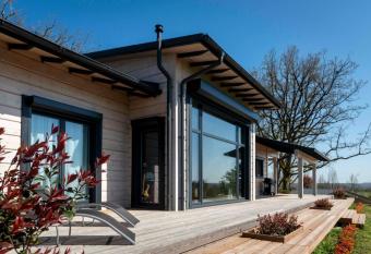 Un petit   lot de confort - made in Finland has Balcony rooms