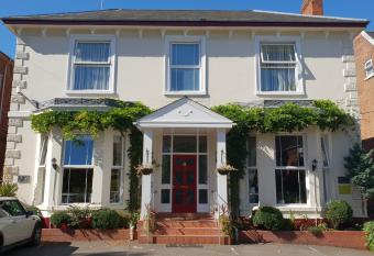 Victoria Park Lodge & Serviced Apartments allows 18 year olds to book a room