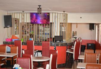 THE FARM BAR AND RESTAURANT has Balcony rooms