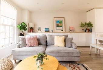 Premium Central House w Parking - Walk Everywhere has Balcony rooms