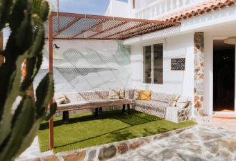 Endless Summer Hostel allows 18 year olds to book a room