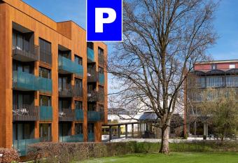 Newstar Hotel (Free Parking) allows 18 year olds to book a room