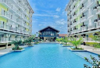 Amani Grand Residences Cebu 3-5 min to Airport Free swimming pool has Balcony rooms