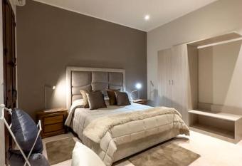 Le Cento Sculture Apartment has Balcony rooms