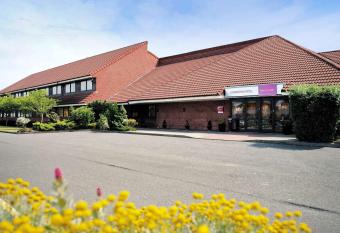 Mercure Livingston Hotel allows 18 year olds to book a room