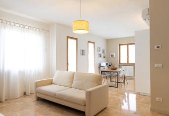 Residenza Aleardo has Balcony rooms