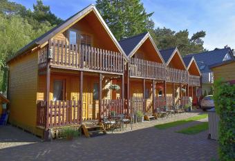 Domki ogrzewane Sok     allows 18 year olds to book a room