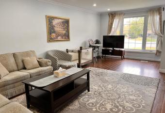 3 BR GREAT HOUSE WITH 2 parking has rooms with a private hot tub