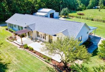 Sovereign Cottage - Farm Land/Hot Tub/Outdoor Area has rooms with a private hot tub