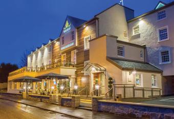 Busby Hotel allows 18 year olds to book a room