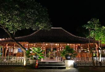 The Nalaya Hotel & Resto has Balcony rooms