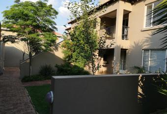 Airport Lodge Guest House allows 18 year olds to book a room