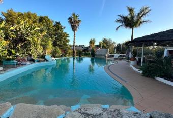 NuriahBoutique has Balcony rooms