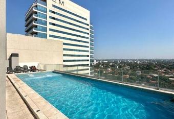 Apartamento a metros del Paseo Galeria THE ONE allows 18 year olds to book a room