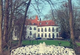 Kasteel Ter Leyen has Balcony rooms