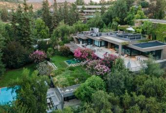 Gran Casa Santiago *5 Estrellas All Inclusive LUJO has rooms with a private hot tub